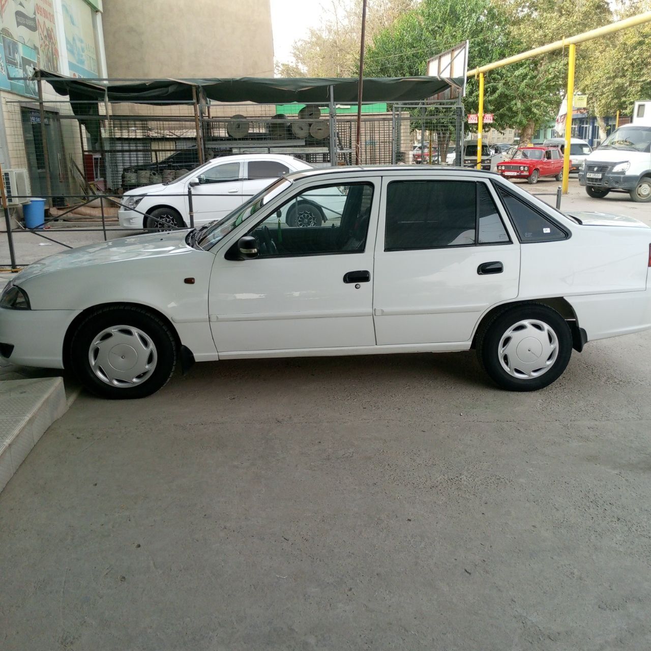 Chevrolet nexia2 sotiladi