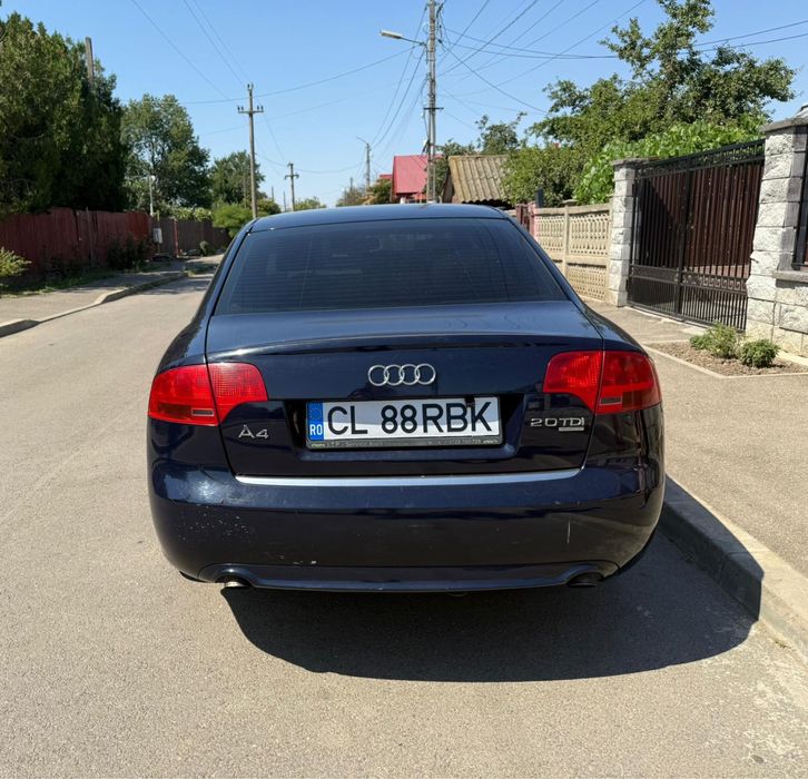 de vanzare audi a4 masina este intr o stare foarte buna!!