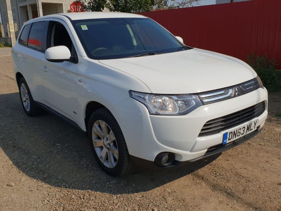 Dezmembrez Mitsubishi Outlander 3 2012-2016 motor 2.2di-d 115kw 150cp cod 4n14 cutie de viteze 6 trepte 4X4 usa portiera stanga dreapta fata spate planetara fuzeta dezmembrari