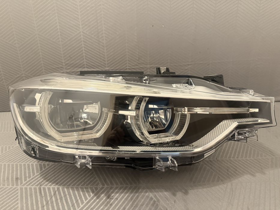 Far dreapta bmw seria 3  f30 LED dupa 2016