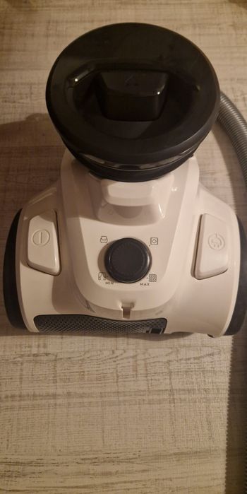 Aspirator fără sac Electolux  EASE C4