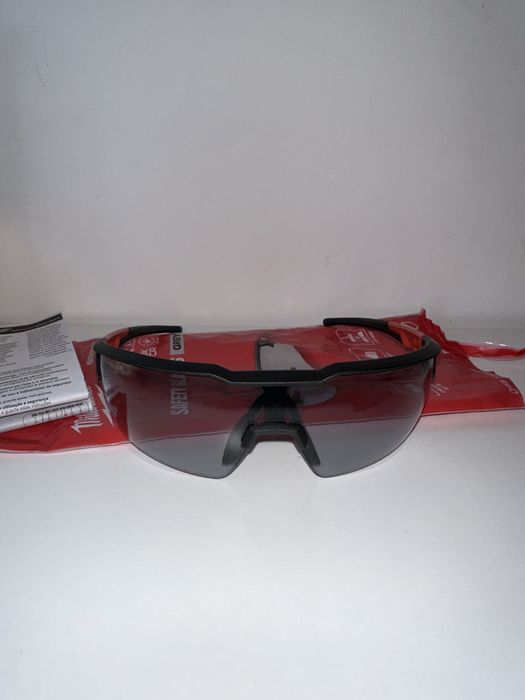 Milwaukee предпазни работни очила затъмнени