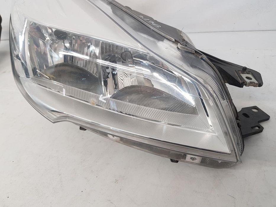 Far dreapa Ford Kuga 2 halogen dupa 2012