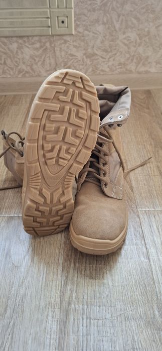 Военные ботинки с высоким берцем