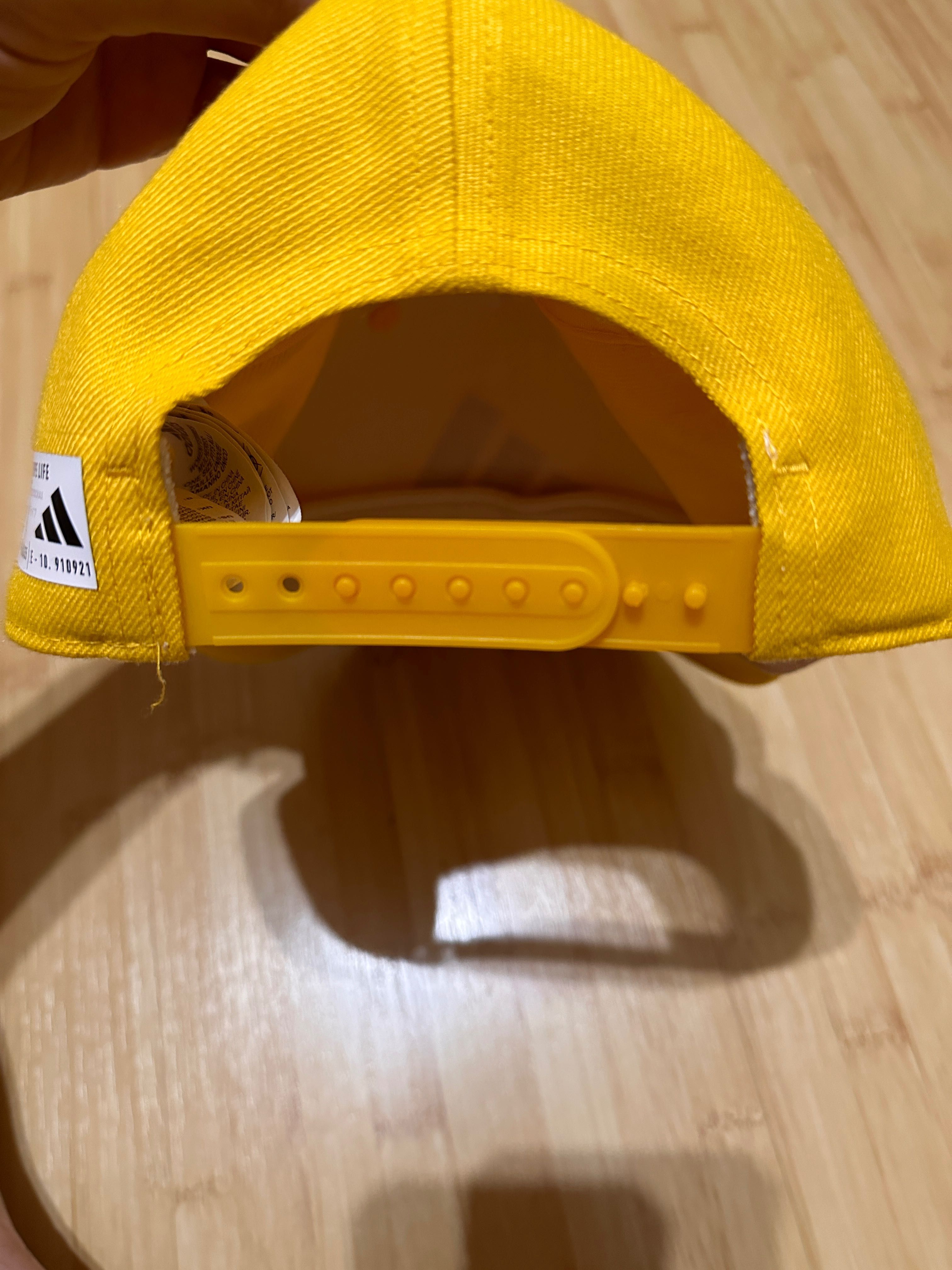 Adidas шапка с козирка