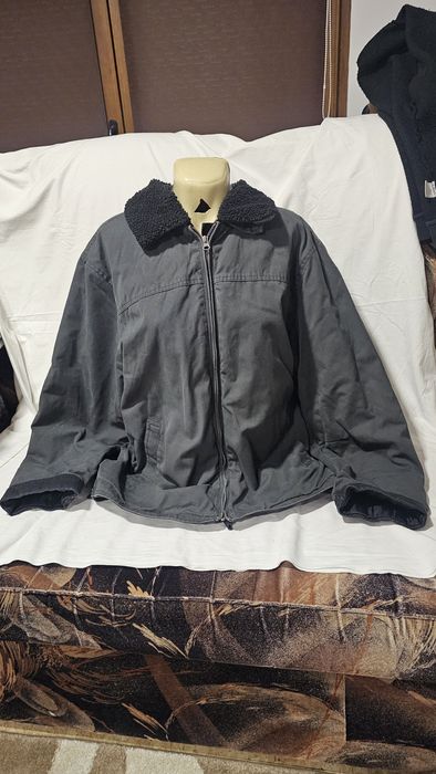 Geaca neagra cu blană la guler XXL 124 cm bust