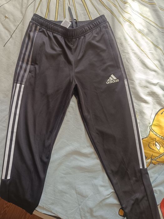 Чисто ново оригинално долнище адидас