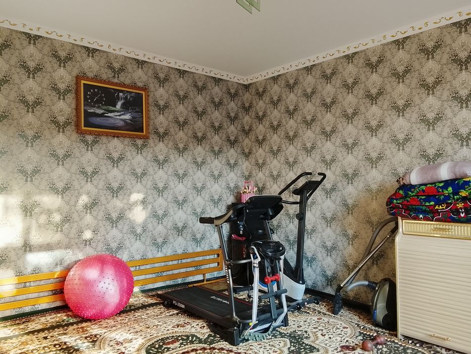 da srochniy  Bektemir tarafda 5 sotok 10 xonali uy srochni soti