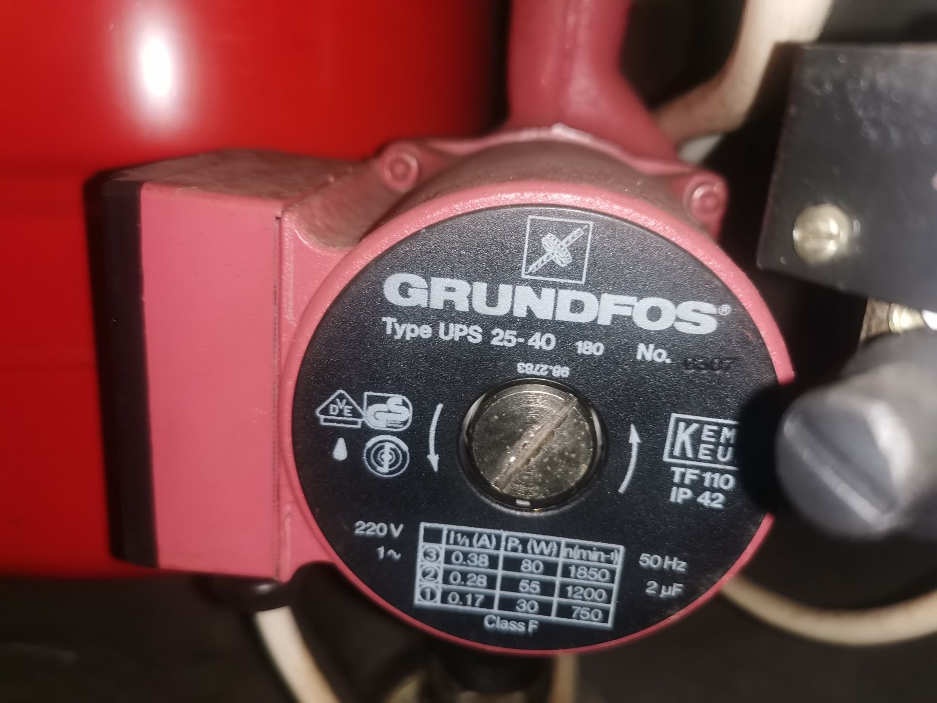 Циркулационн помпа GRUNDFOS UPS 25-40 180
