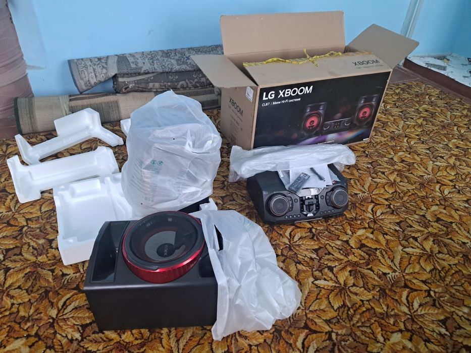 LG   XBOOM.   CL87.     HI FI