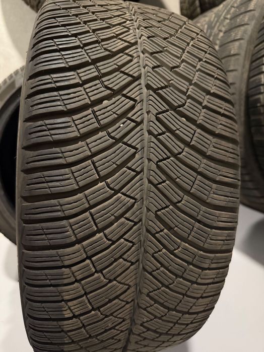 Pirelli P Zero Winter 2 235/35/19 DOT2324 НОВИ