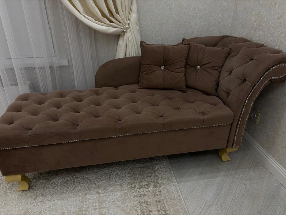 Диван коричневый