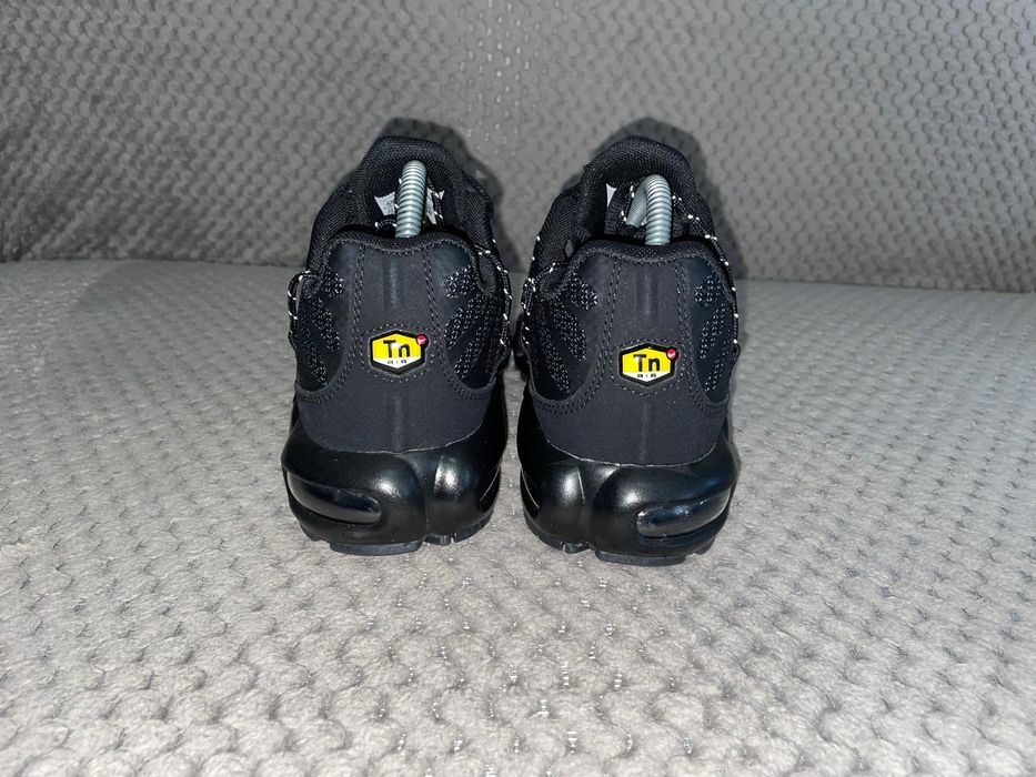 Adidas NIKE Air Max Plus Utility nr 42