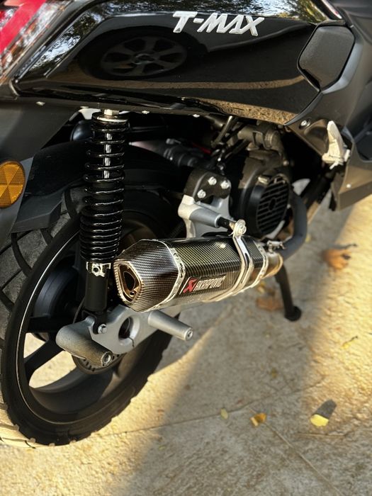 Срочно продам скутер Tmax