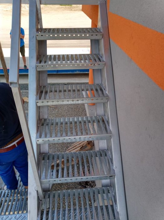 Vindem scări zincata cu ori ce dimensiuni