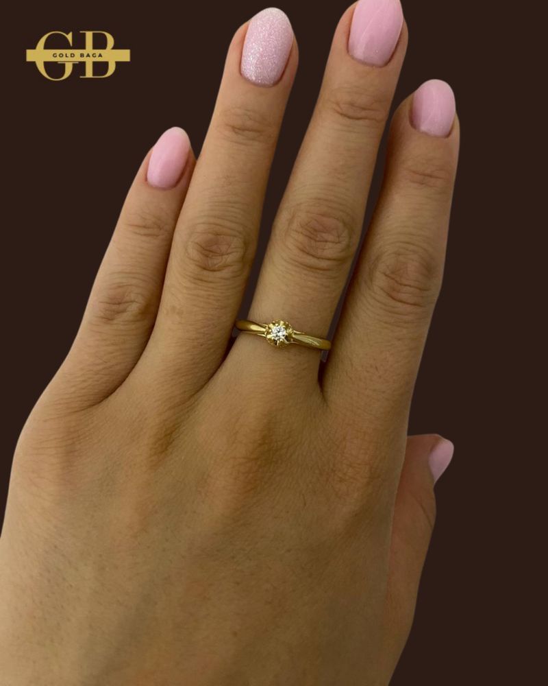 Золотое желтое кольцо с бриллиантом для предложения