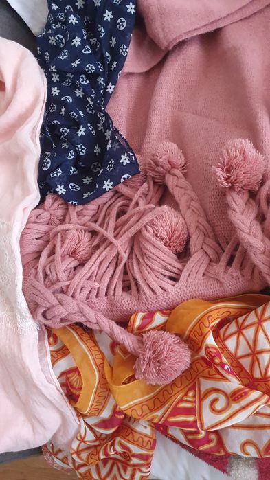 Batic  cu franjuri, esarfe