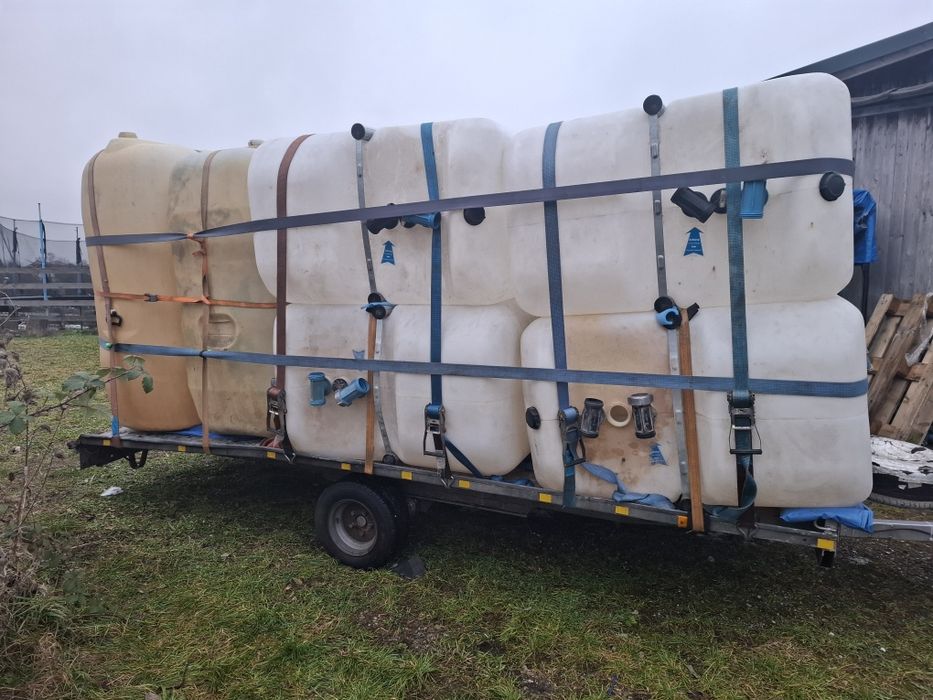 Se vând rezervoare de 1600 litrii