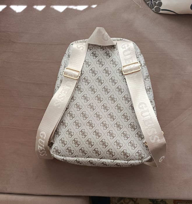 Дамска раница GUESS НОВА