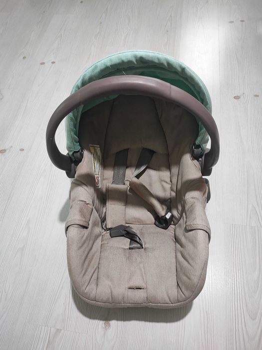 Продавам столче за кола (кошница) от 0 до 10 кг марка lorelli