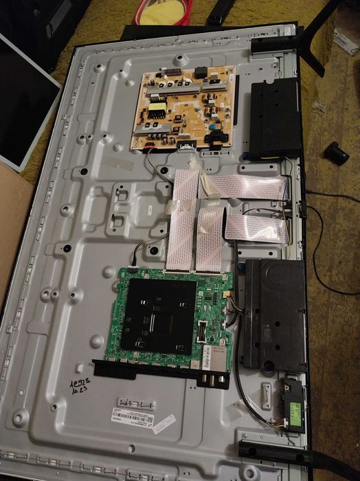 tv cu ecrane fisurate