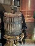Vând presă de 80l și zdrobitor de struguri + aparat de măcinat mere