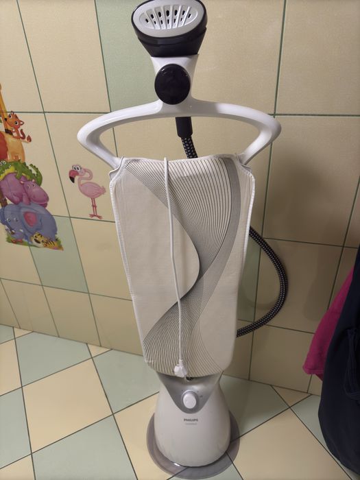 Aparat de calcat vertical cu abur Philips ComfortTuch