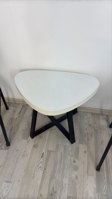 Журнальный столик