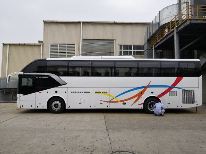 Автобус Yotong ва Mercedes-Benz 55 ўриндиқ