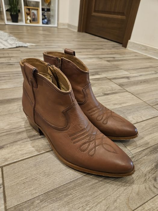 Vand botine din piele