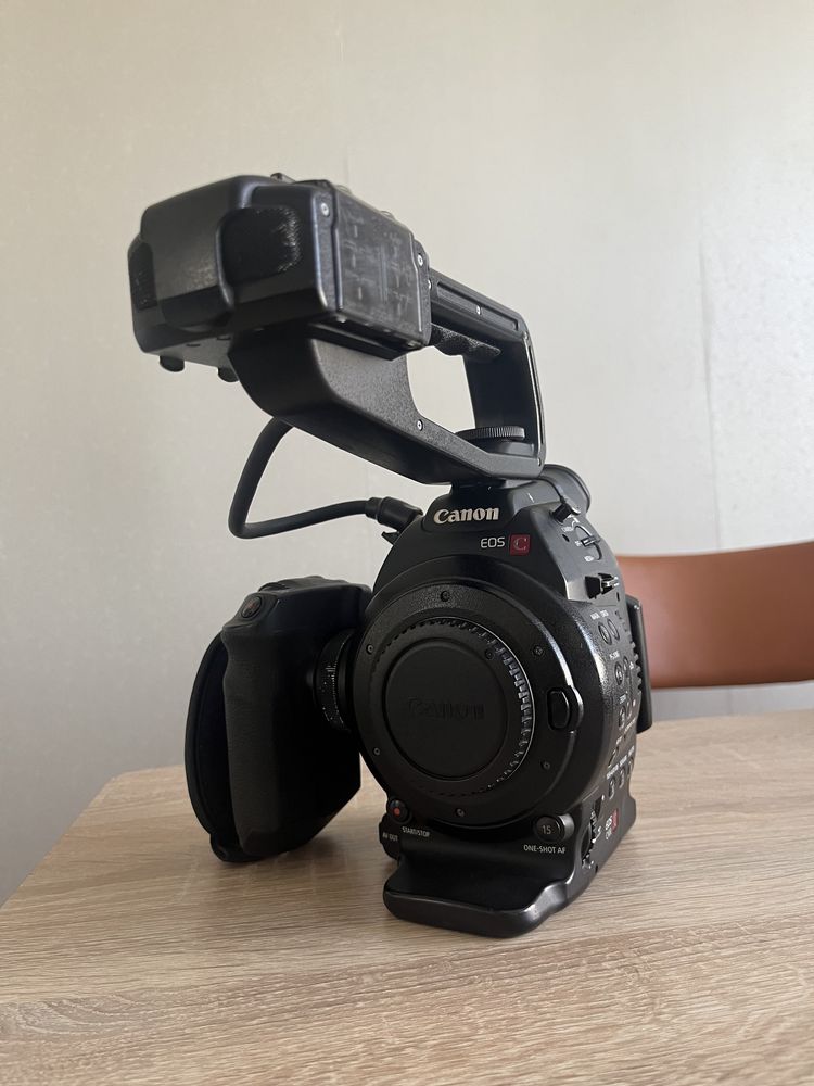 Кинокамера Canon EOS C100