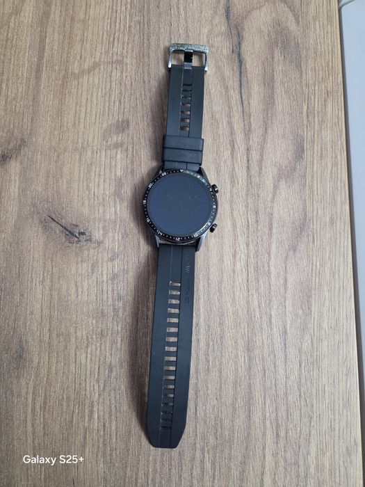 Huawei Watch GT 2 in stare buna, utilizat, prezinta urme de folosire.