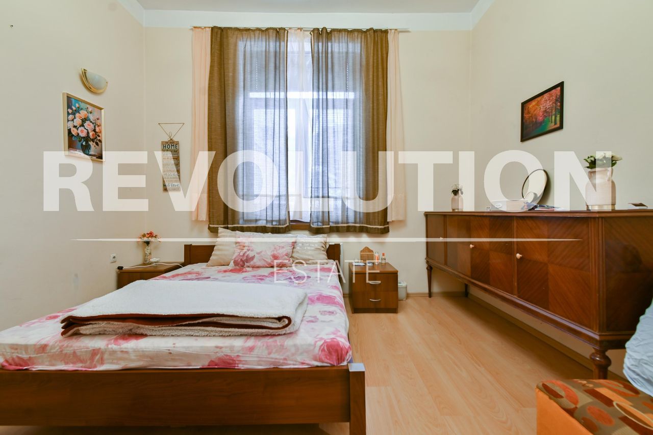Дава се под наем Тристаен апартамент в София, Център - 110 кв.м за 750 € - Снимка #3