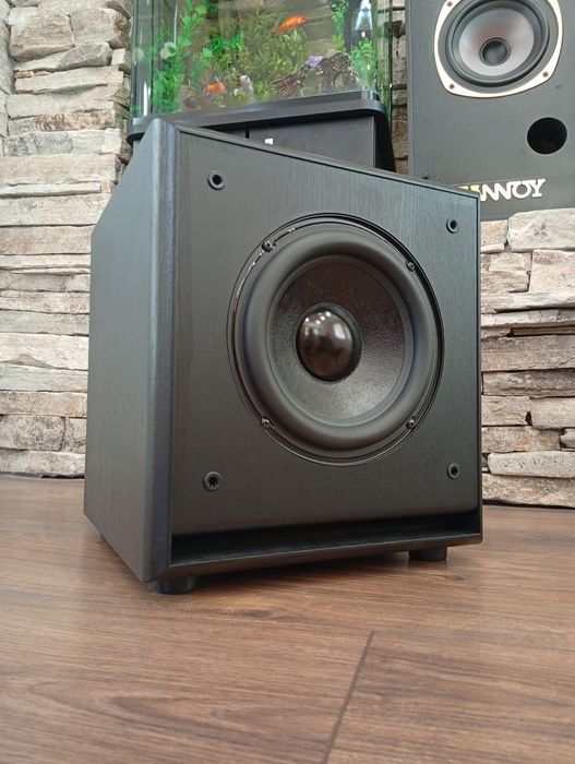 Активен субуфер KEF C-4