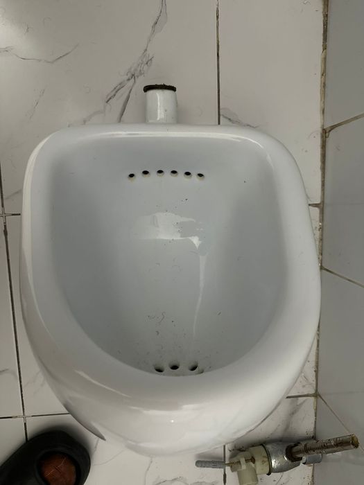 Писсуар б/у 2 шт. в рабочем состоянии без брака