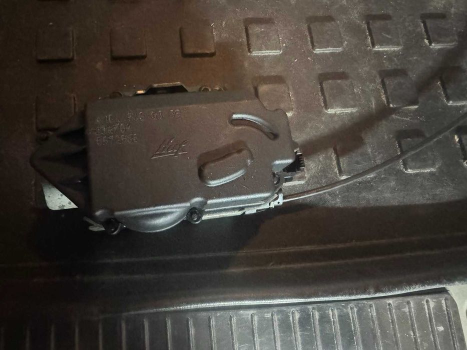 Брава за заден капак за Mercedes ML W164