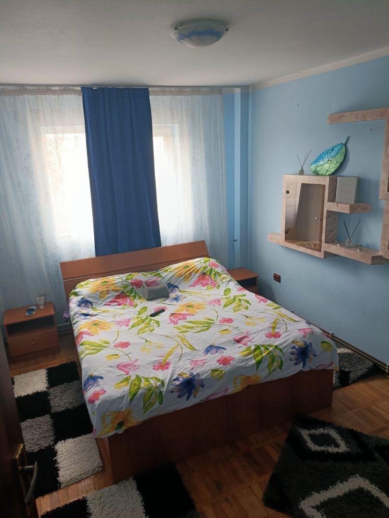 Apartament vânzare 3 camere-Caracal