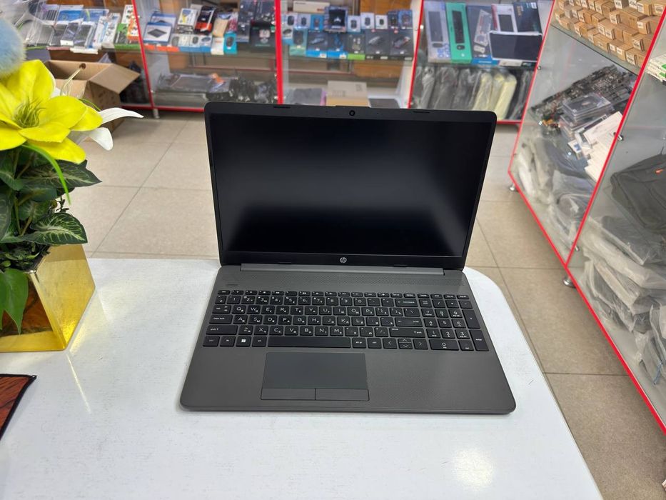 HP Ryzen 5 5500U 8GB 256SSD Radeon 4GB