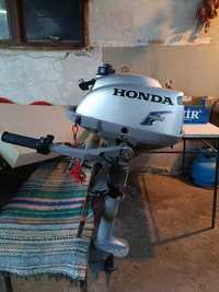Продавам мотор за лодка Honda 2.3кс