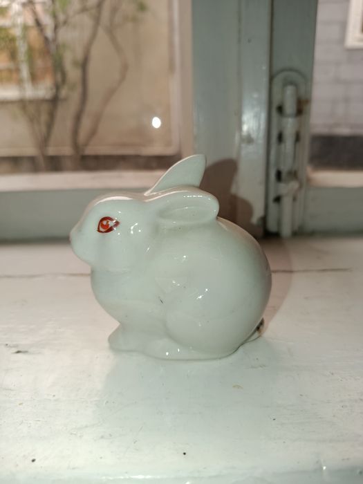 Фарфоровый зайчик новый