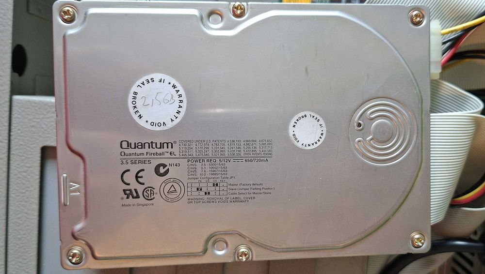 Hard disk Quantum Fireball 2.5GB + CD-ROM Teac