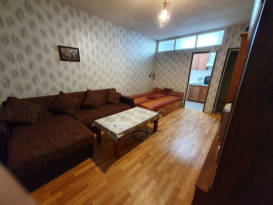 Дава се под наем Едностаен апартамент в Бургас, Център - 40 кв.м за 280.5 € - Снимка #1