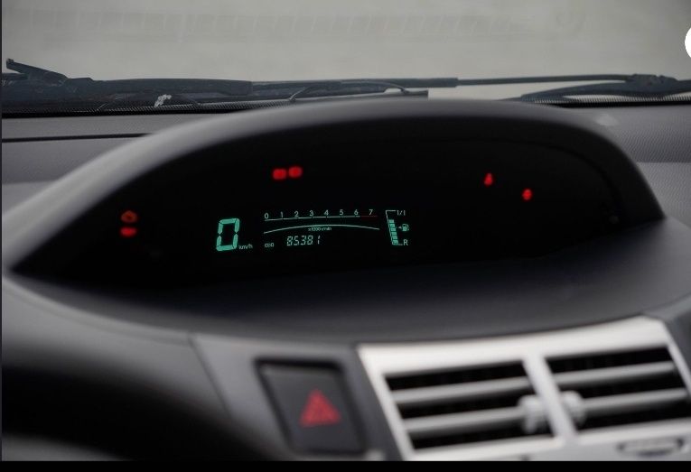 Toyota Yaris II Facelift 1.0 VVTI Echipare LUNA