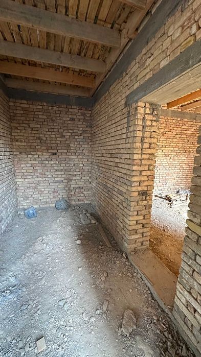 Продается 2-этажный, 6-комнатный кирпичный дом