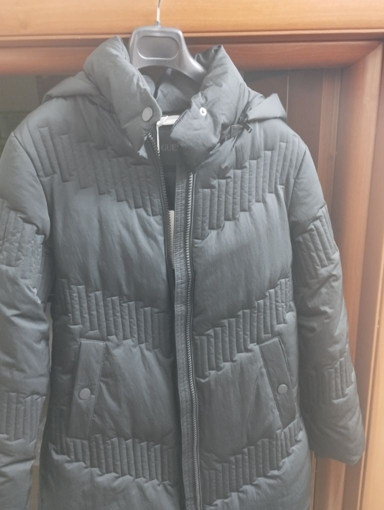 Яке ,грейка ,палто Guess