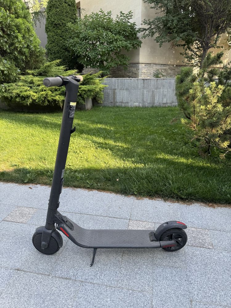 Продается самокат Ninebot by Segway ES1
