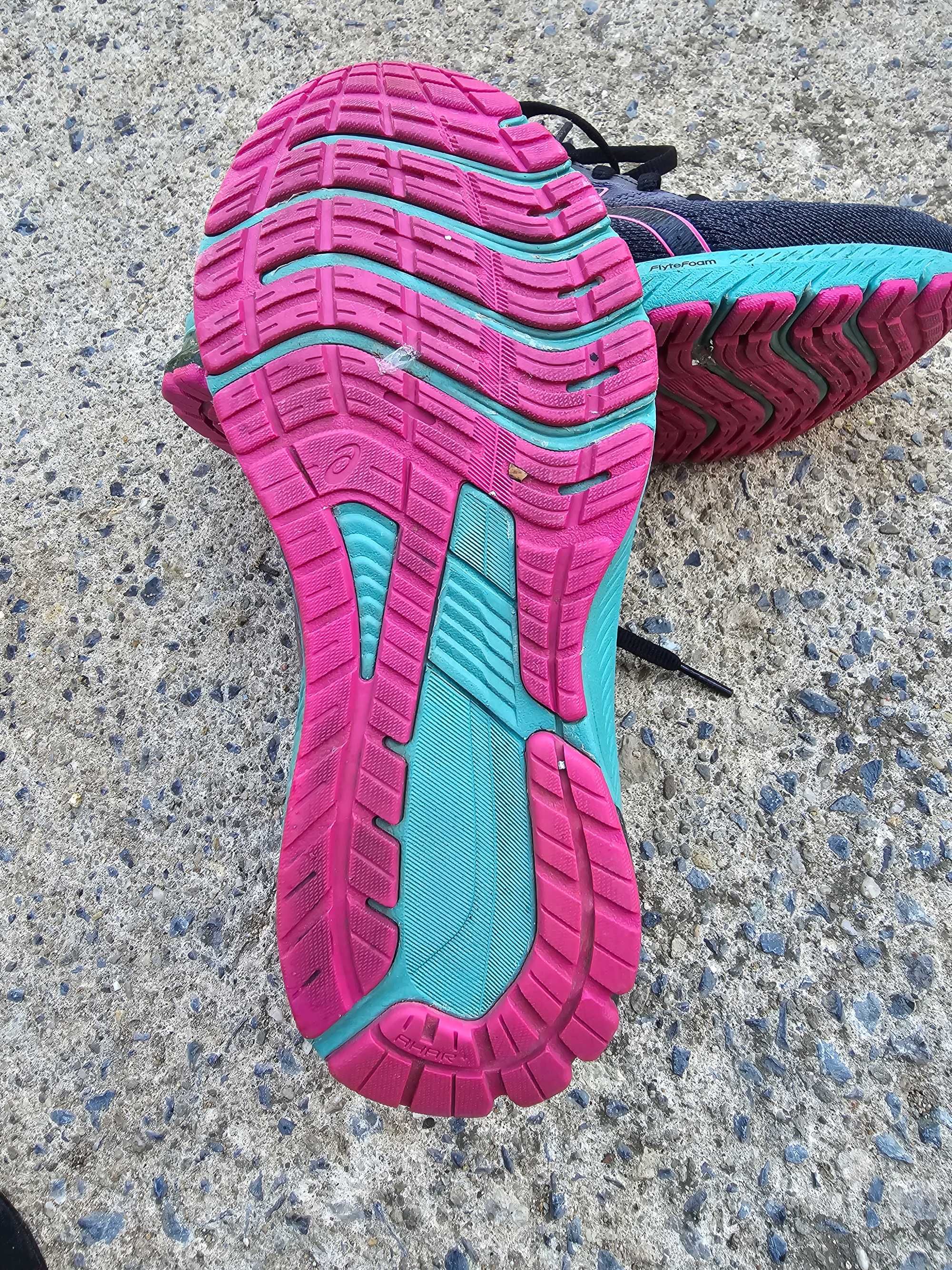 Маратонки ASICS Gore tex 37.номер. Перфектни.