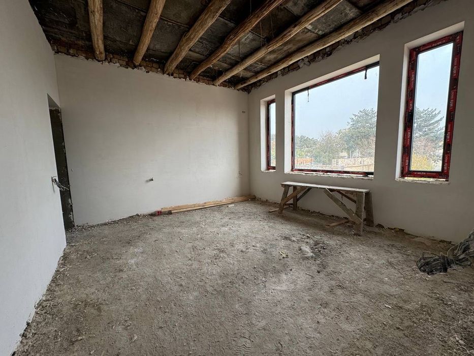 Продается коттедж на Амира Темура. 2.2 сотки