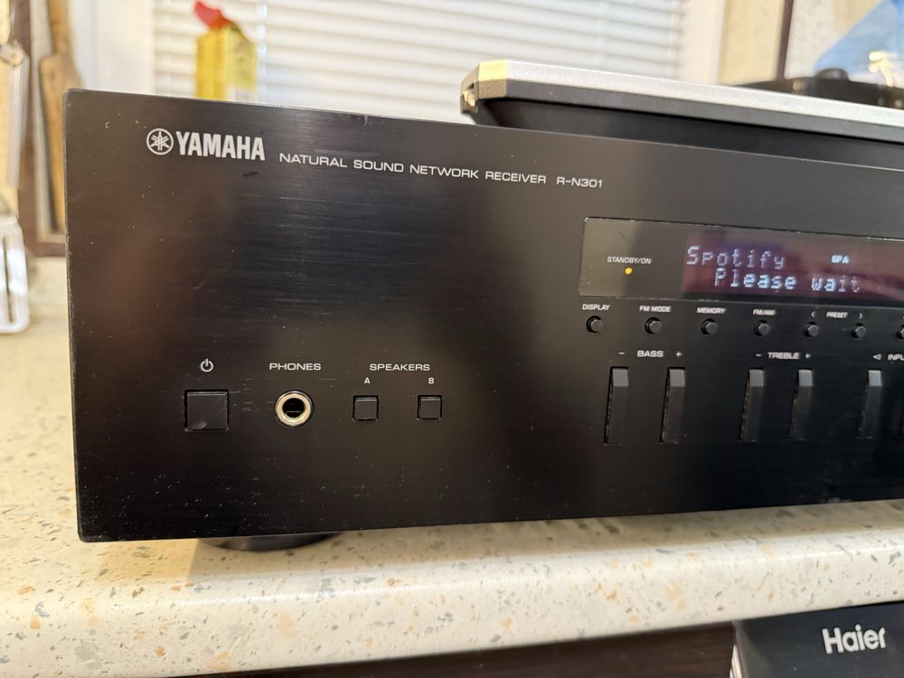 Yamaha R-N301 меежов ресивър