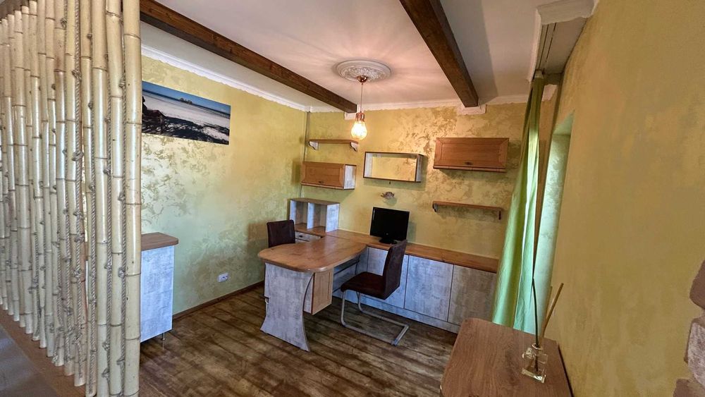 Inchiriez apartament de 135 mp cu grădină, 3 locuri paracre- 800E/luna